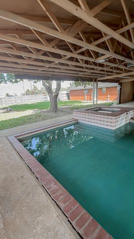 1690 W US Highway 70, Plainview, TX 79072