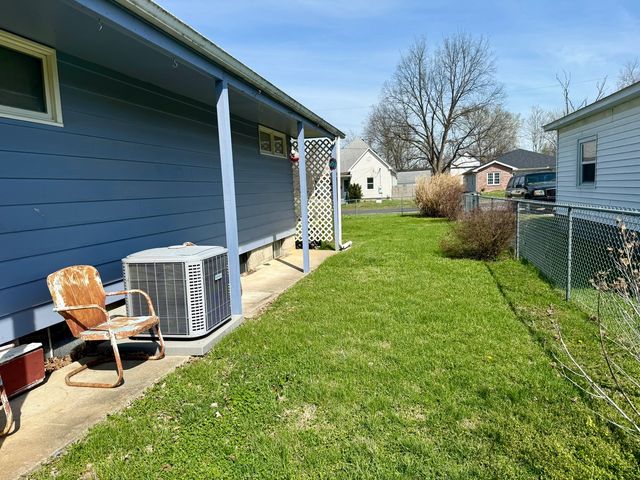 909 N Washington Street, Marion, IL 62959