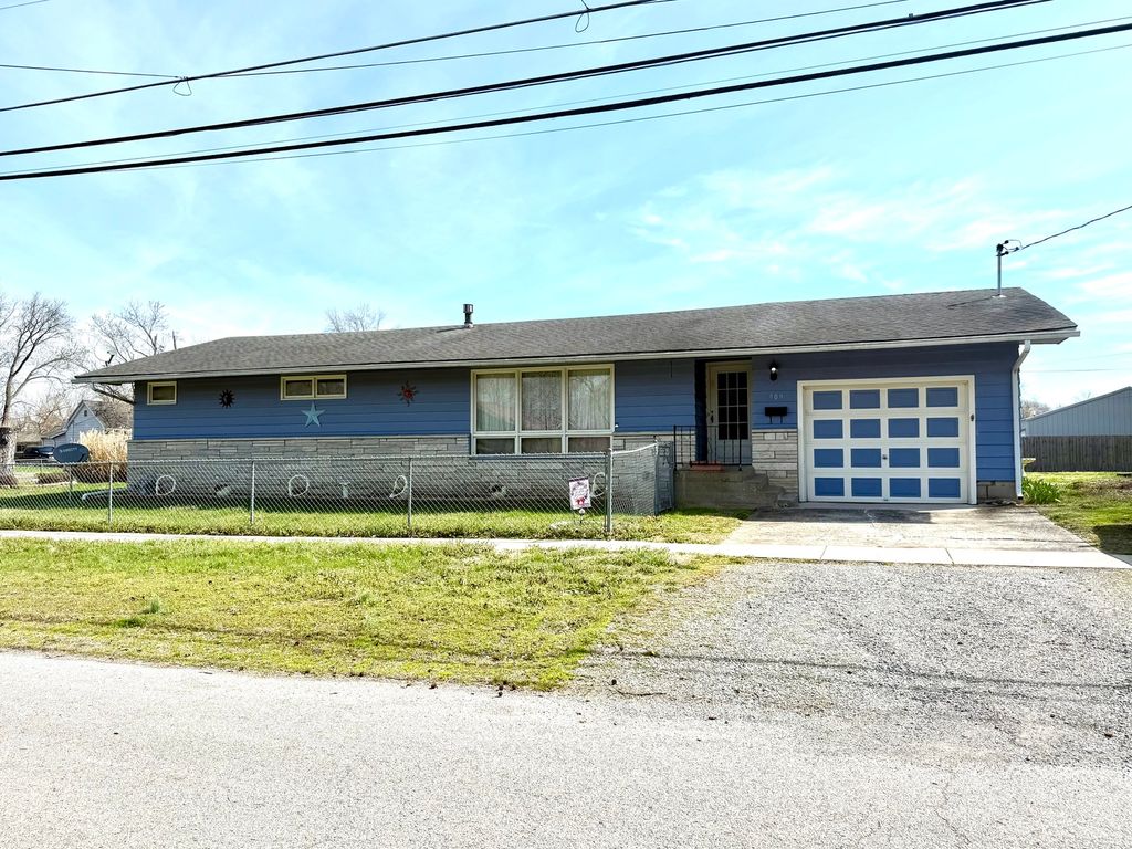 909 N Washington Street, Marion, IL 62959