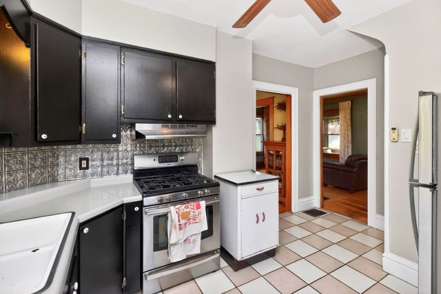 918 39th Street, Des Moines, IA 50312