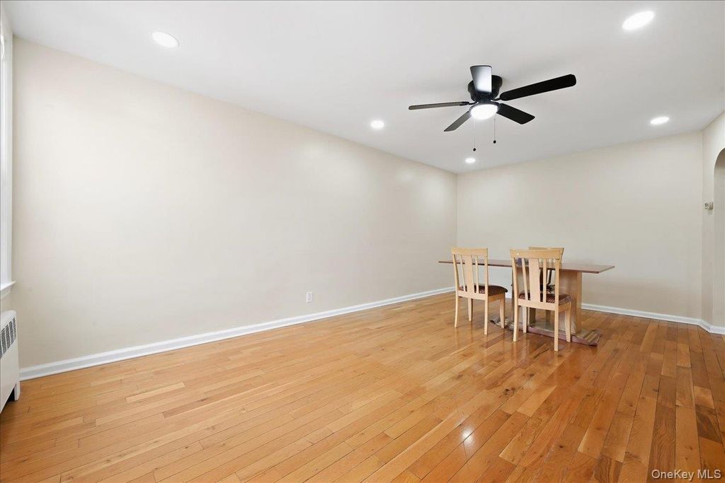 87-68 Little Neck Parkway, Floral Park, NY 11001 — photo 5