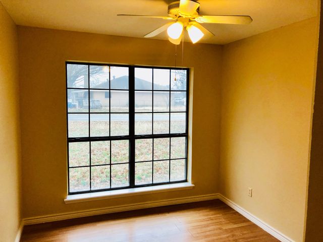 210 W Houston Street, Leonard, TX 75452