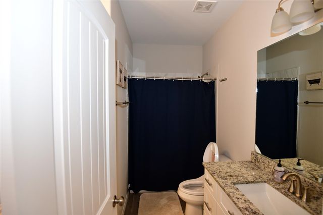 100 Wildwood Lake Drive N, Huntsville, TX 77340