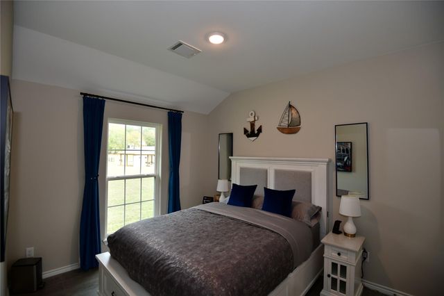 100 Wildwood Lake Drive N, Huntsville, TX 77340