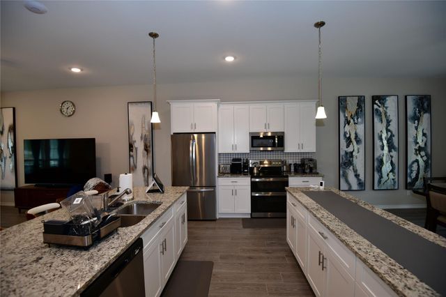 100 Wildwood Lake Drive N, Huntsville, TX 77340