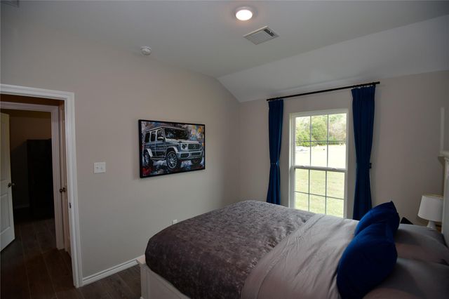 100 Wildwood Lake Drive N, Huntsville, TX 77340