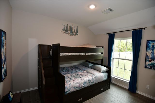 100 Wildwood Lake Drive N, Huntsville, TX 77340