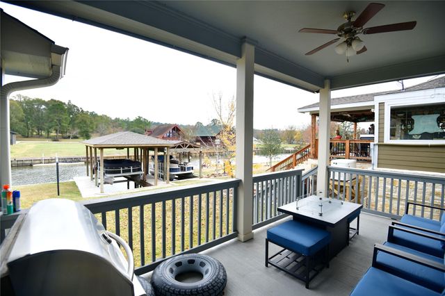 100 Wildwood Lake Drive N, Huntsville, TX 77340