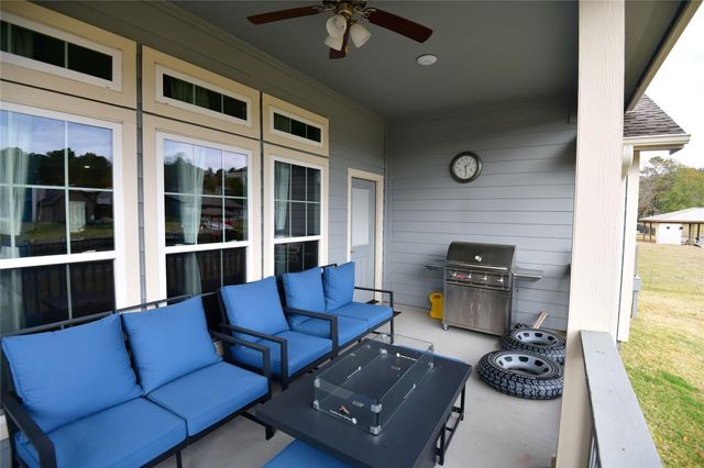 100 Wildwood Lake Drive N, Huntsville, TX 77340