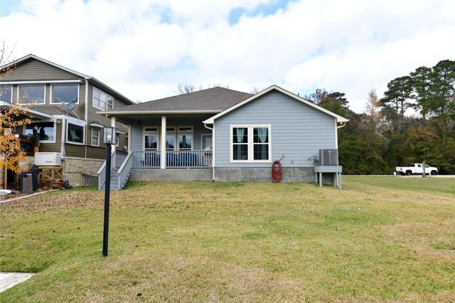 100 Wildwood Lake Drive N, Huntsville, TX 77340