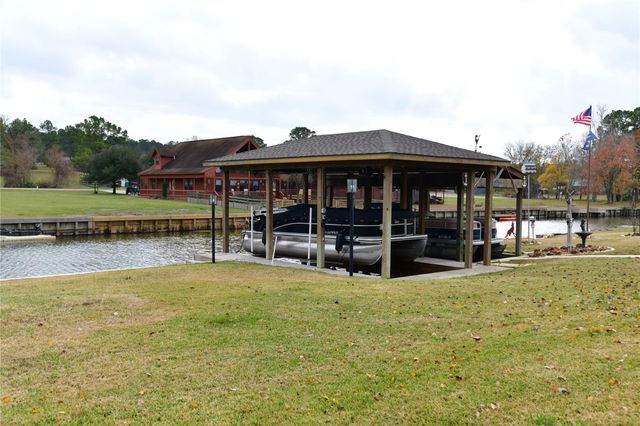 100 Wildwood Lake Drive N, Huntsville, TX 77340