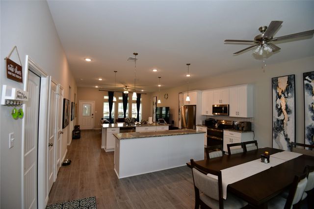 100 Wildwood Lake Drive N, Huntsville, TX 77340