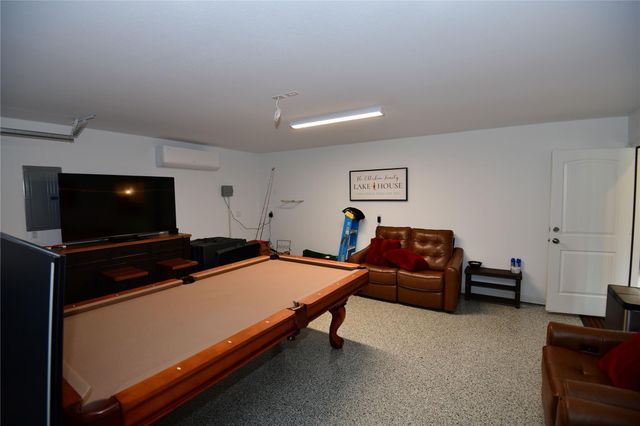100 Wildwood Lake Drive N, Huntsville, TX 77340