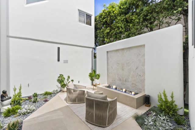 1053 E Briarfield Dr, San Diego, CA 92109