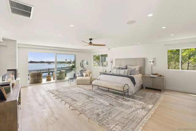 1053 E Briarfield Dr, San Diego, CA 92109