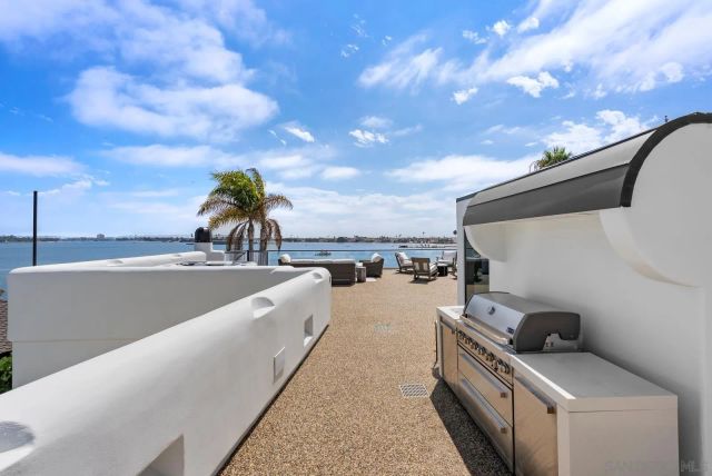 1053 E Briarfield Dr, San Diego, CA 92109