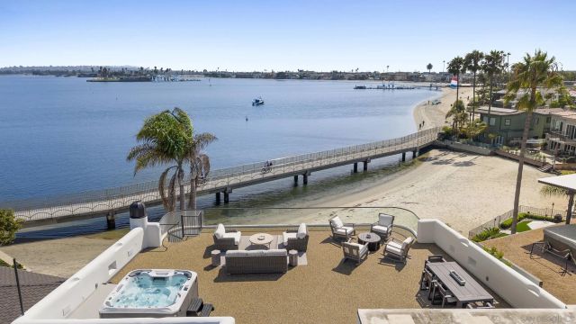 1053 E Briarfield Dr, San Diego, CA 92109