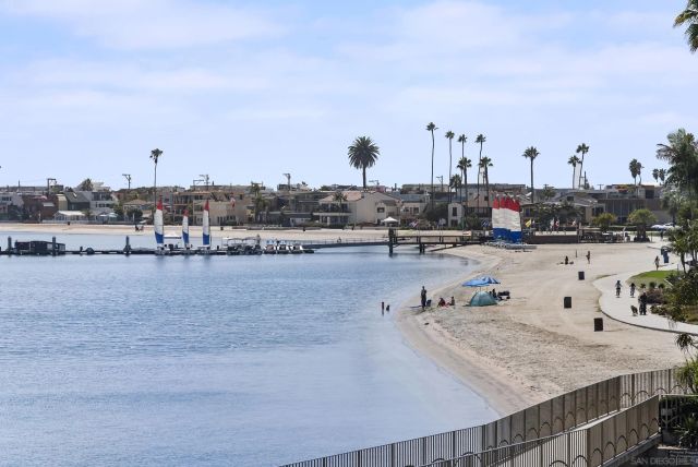 1053 E Briarfield Dr, San Diego, CA 92109