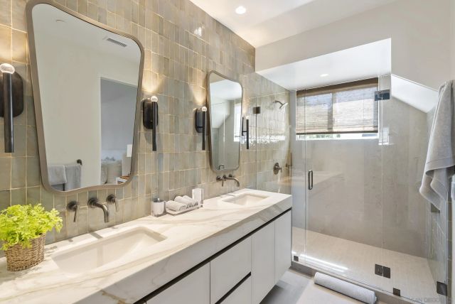 1053 E Briarfield Dr, San Diego, CA 92109