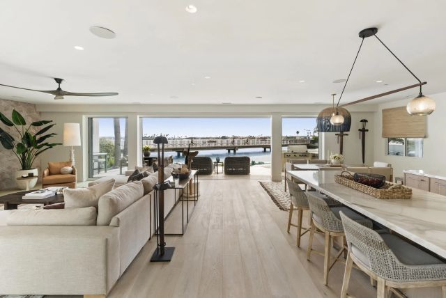 1053 E Briarfield Dr, San Diego, CA 92109