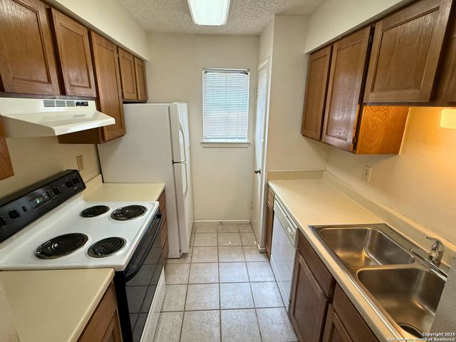 13018 Heimer Rd Apt 805, San Antonio, TX 78216
