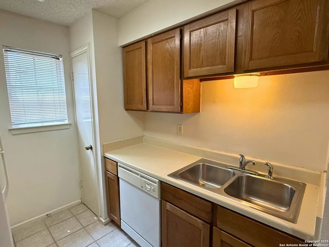 13018 Heimer Rd Apt 805, San Antonio, TX 78216