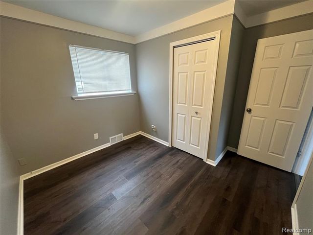 19461 Inkster Road, Livonia, MI 48152