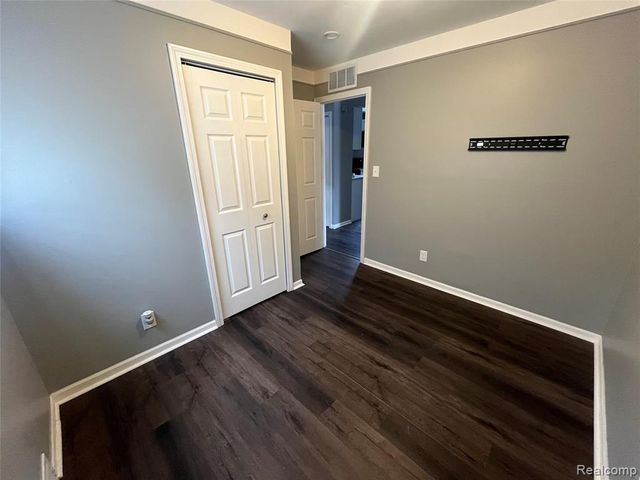 19461 Inkster Road, Livonia, MI 48152