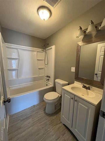 19461 Inkster Road, Livonia, MI 48152