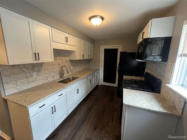 19461 Inkster Road, Livonia, MI 48152