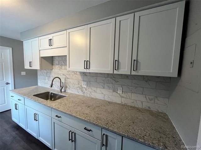 19461 Inkster Road, Livonia, MI 48152