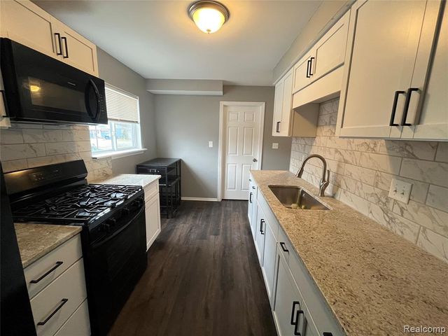 19461 Inkster Road, Livonia, MI 48152