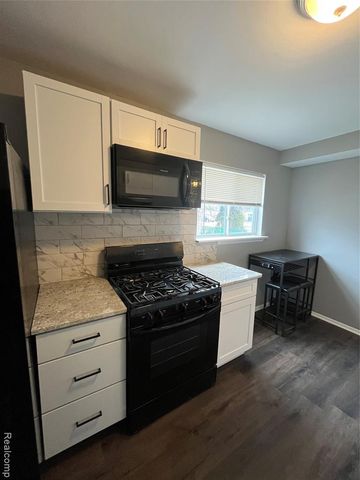 19461 Inkster Road, Livonia, MI 48152