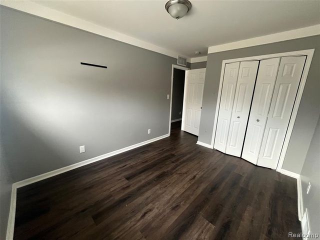 19461 Inkster Road, Livonia, MI 48152