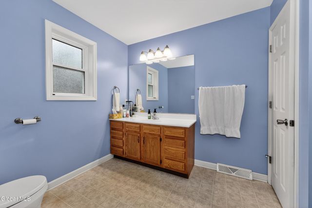 16 Glenview Drive, Scotia, NY 12302