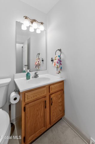 16 Glenview Drive, Scotia, NY 12302