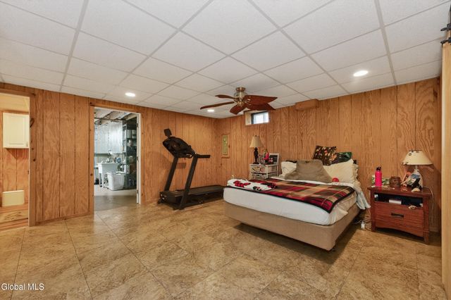 16 Glenview Drive, Scotia, NY 12302