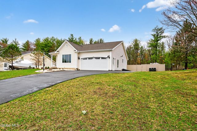 16 Glenview Drive, Scotia, NY 12302