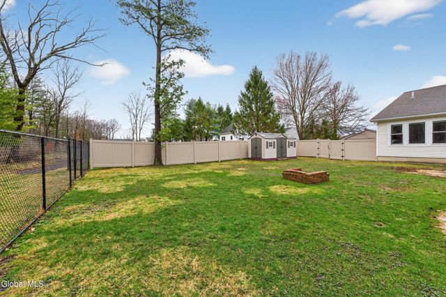 16 Glenview Drive, Scotia, NY 12302