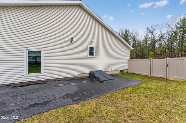 16 Glenview Drive, Scotia, NY 12302