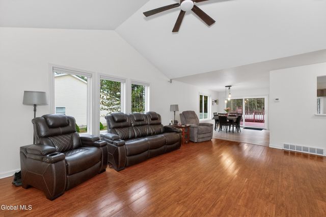 16 Glenview Drive, Scotia, NY 12302