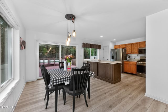 16 Glenview Drive, Scotia, NY 12302