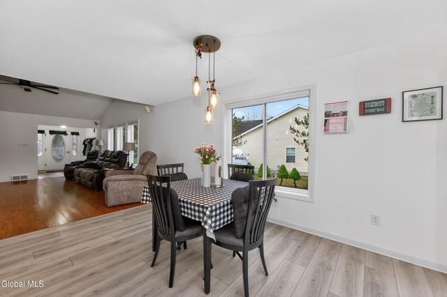 16 Glenview Drive, Scotia, NY 12302