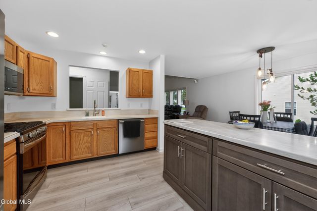 16 Glenview Drive, Scotia, NY 12302