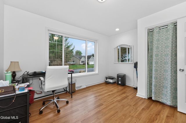 16 Glenview Drive, Scotia, NY 12302