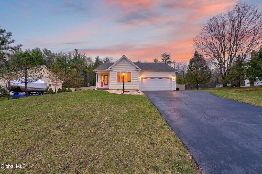 16 Glenview Drive, Scotia, NY 12302