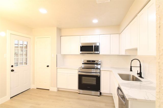 3210 Wuthering Heights Drive, Houston, TX 77045