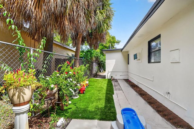 1020 S K Street, Lake Worth Beach, FL 33460