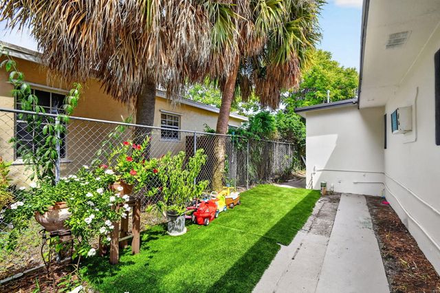 1020 S K Street, Lake Worth Beach, FL 33460