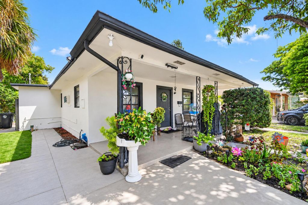 1020 S K Street, Lake Worth Beach, FL 33460